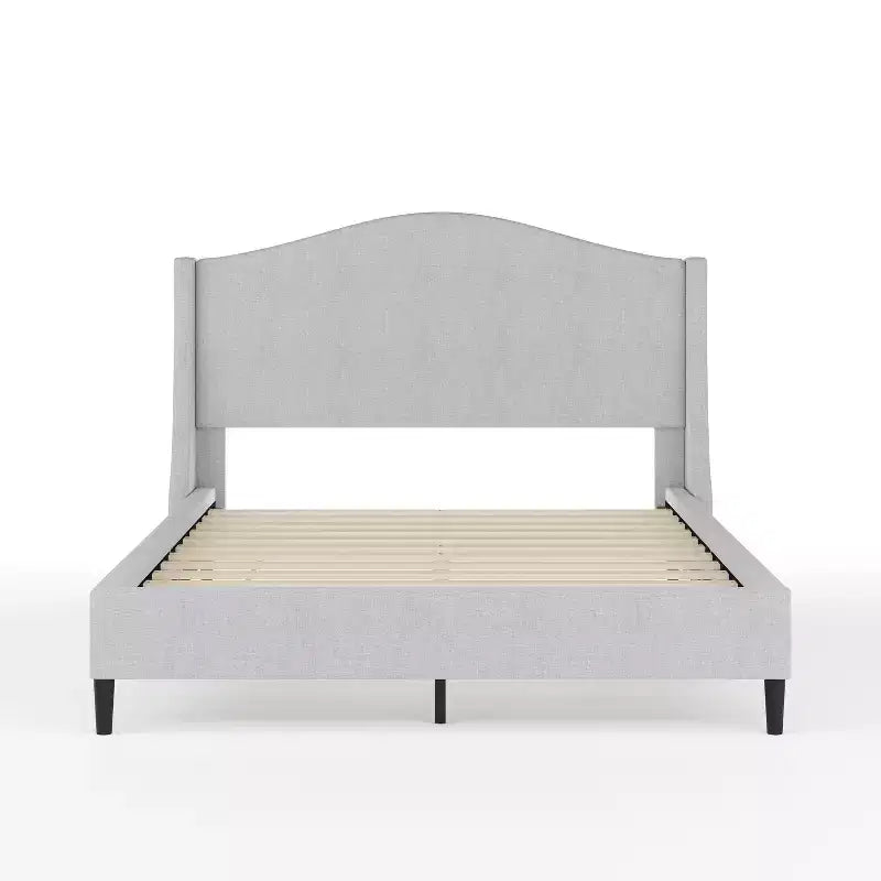 Letto a piattaforma imbottito Amelia con testiera curva e sponde imbottite