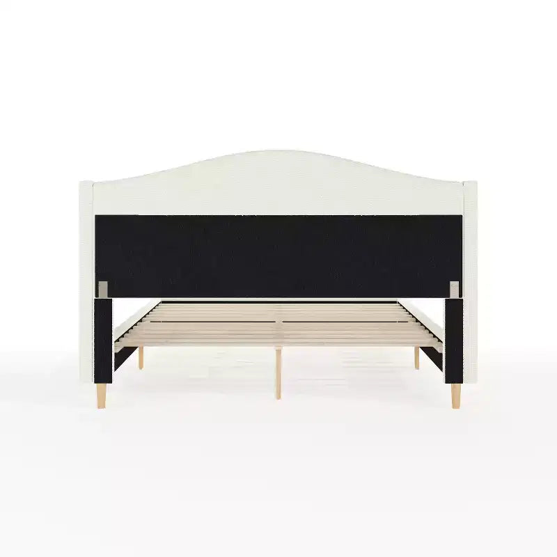 Letto a piattaforma imbottito Amelia con testiera curva e sponde imbottite