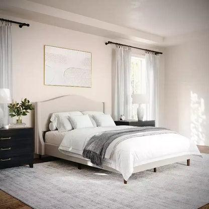 Letto a piattaforma imbottito Amelia con testiera curva e sponde imbottite