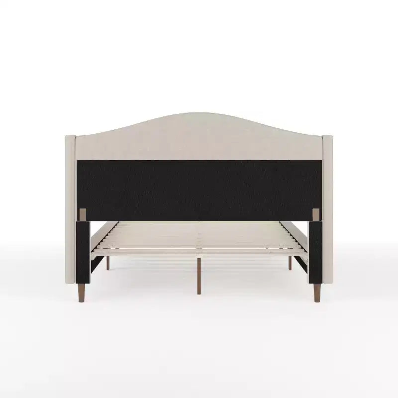 Letto a piattaforma imbottito Amelia con testiera curva e sponde imbottite