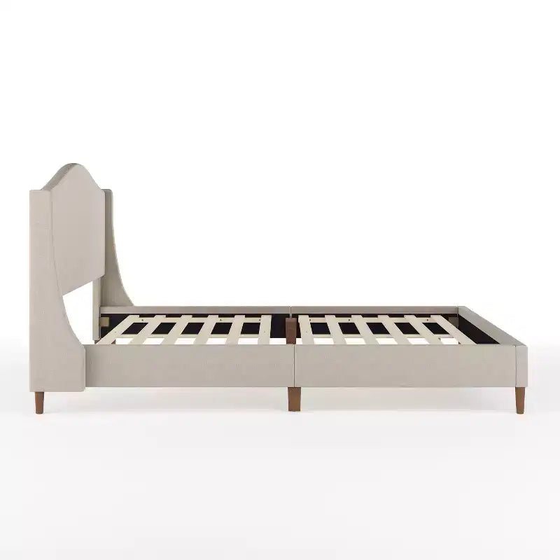 Letto a piattaforma imbottito Amelia con testiera curva e sponde imbottite